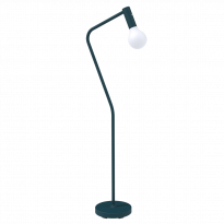 Lampe APLO de Fermob, avec pied de lampadaire, 6 coloris