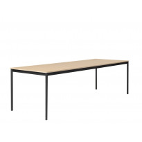 Table BASE de Muuto, 250 x 90 cm, Vernis/ Contreplaqué, Chêne et noir