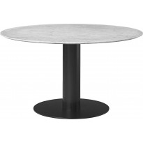 Table 2.0 de Gubi, base noire, Ø110, White Carrara Marble