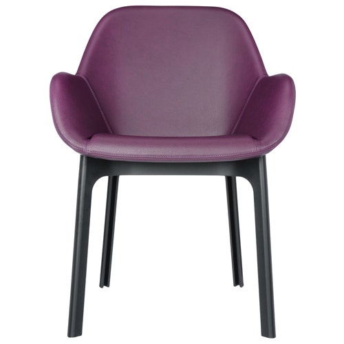 Fauteuil CLAP PVC de Kartell, Structure noire, Assise prune Fauteuil CLAP PVC de Kartell, Structure noire, Assise prune