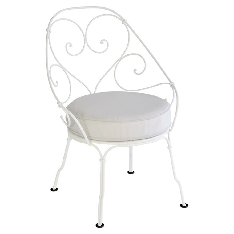 Fauteuil CABRIOLET de Fermob, Coussin blanc grisé, Blanc coton Fauteuil CABRIOLET de Fermob, Coussin blanc grisé, Blanc coton