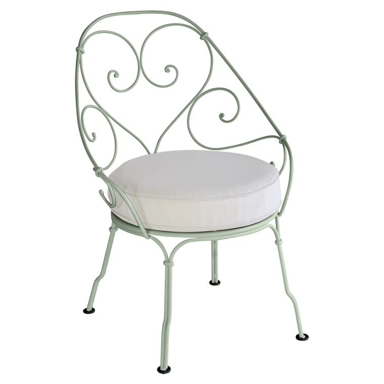 Fauteuil CABRIOLET de Fermob, Coussin blanc grisé, Cactus Fauteuil CABRIOLET de Fermob, Coussin blanc grisé, Cactus