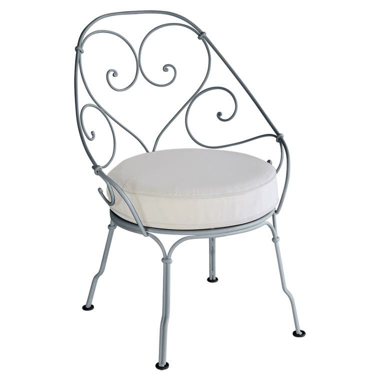 Fauteuil CABRIOLET de Fermob, Coussin blanc grisé, Gris orage Fauteuil CABRIOLET de Fermob, Coussin blanc grisé, Gris orage