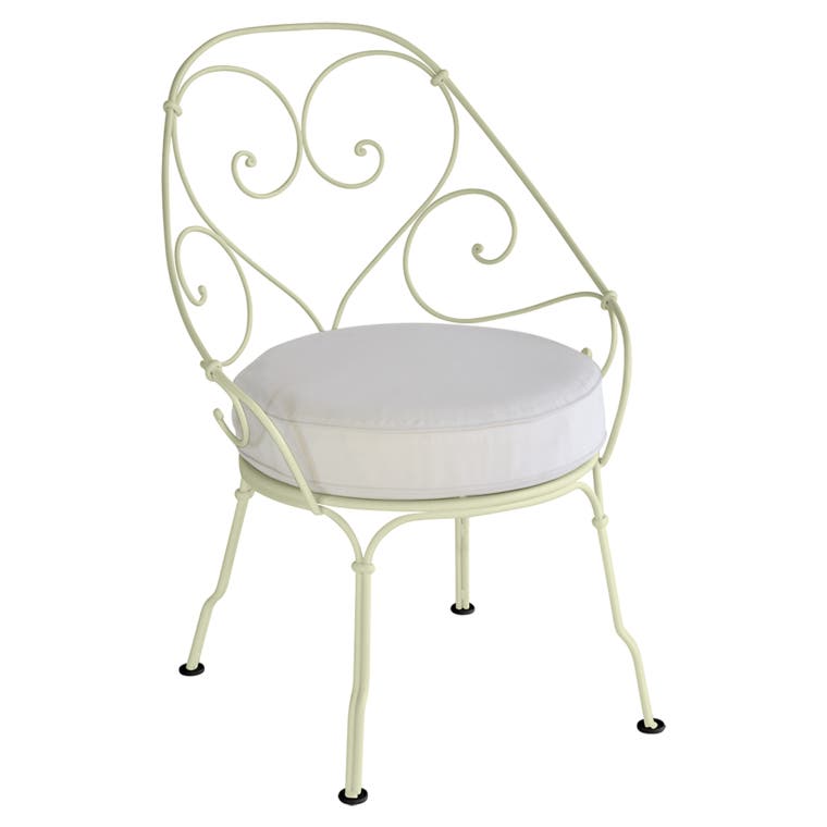 Fauteuil CABRIOLET de Fermob, Coussin blanc grisé, Tilleul Fauteuil CABRIOLET de Fermob, Coussin blanc grisé, Tilleul