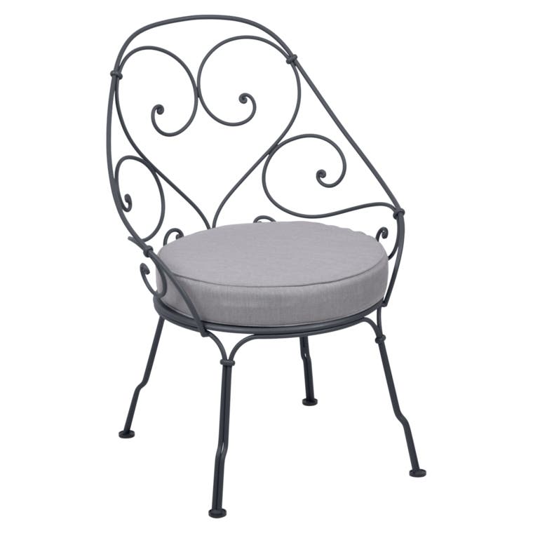 Fauteuil CABRIOLET de Fermob, Coussin Gris flanelle, Carbone Fauteuil CABRIOLET de Fermob, Coussin Gris flanelle, Carbone