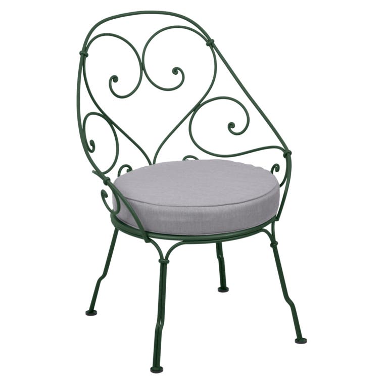 Fauteuil CABRIOLET de Fermob, Coussin Gris flanelle, Vert cèdre Fauteuil CABRIOLET de Fermob, Coussin Gris flanelle, Vert cèdre