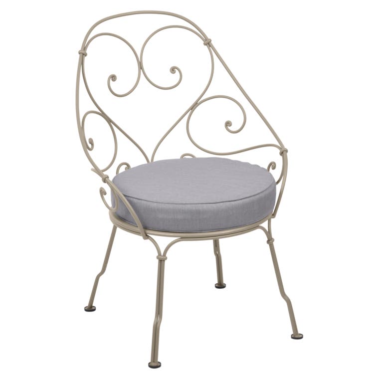 Fauteuil CABRIOLET de Fermob, Coussin Gris flanelle, Muscade Fauteuil CABRIOLET de Fermob, Coussin Gris flanelle, Muscade