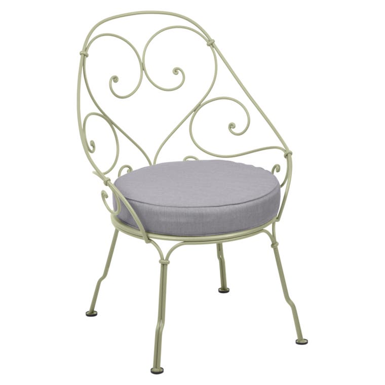 Fauteuil CABRIOLET de Fermob, Coussin Gris flanelle, Tilleul Fauteuil CABRIOLET de Fermob, Coussin Gris flanelle, Tilleul