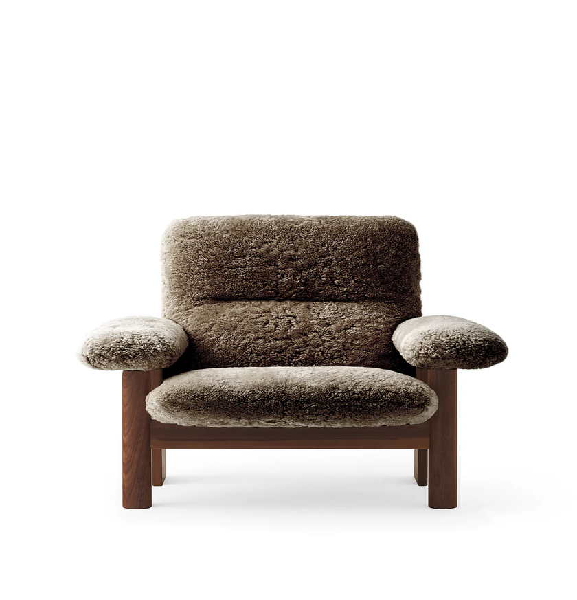 Fauteuil lounge BRASILIA Sheepskin, Structure en chêne foncé, Sheepskin sahara