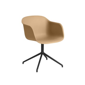 Fauteuil FIBER de Muuto, Pieds Etoile, Ocre / Noir