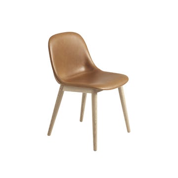 Chaise FIBER piétement bois de Muuto, Cuir cognac Chaise FIBER piétement bois de Muuto, Cuir cognac