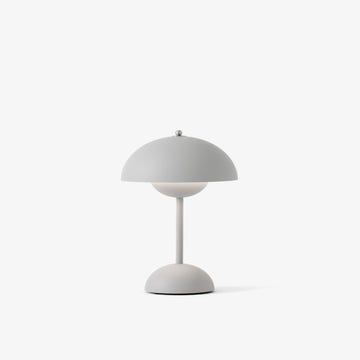 Lampe portable et rechargeable FLOWERPOT VP9 de &Tradition, gris clair mat