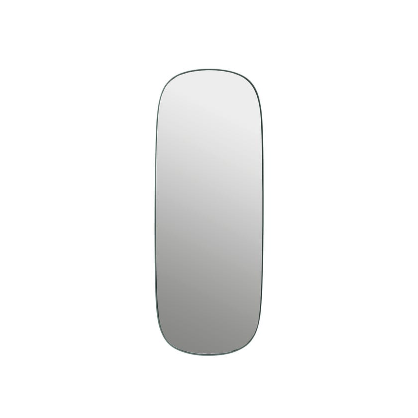 Miroir mural FRAMED MIRROR de Muuto, Large, Vert foncé/verre clair Miroir mural FRAMED MIRROR de Muuto, Large, Vert foncé/verre clair