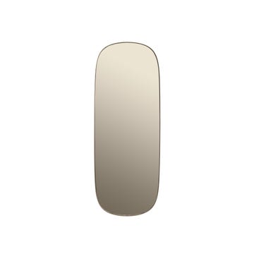 Miroir mural FRAMED MIRROR de Muuto, Large, Taupe/verre taupe