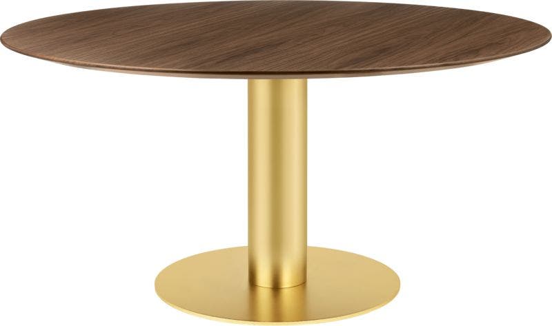 Table à manger 2.0 de Gubi, Ø 150 cm, Structure laiton, American Walnut Semi Matt Lacquered Table à manger 2.0 de Gubi, Ø 150 cm, Structure laiton, American Walnut Semi Matt Lacquered