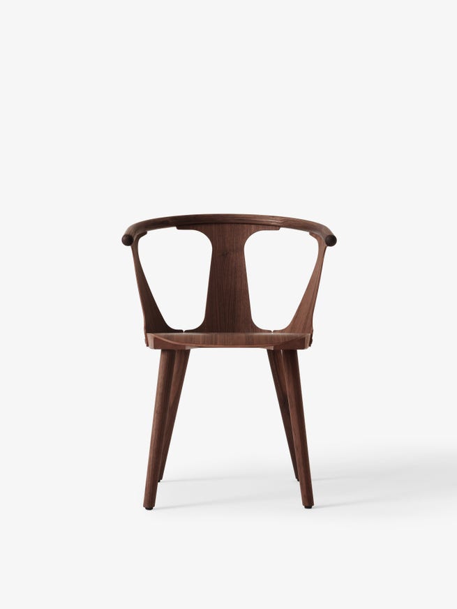 Chaise IN BETWEEN SK1 de &Tradition, Oiled walnut Chaise IN BETWEEN SK1 de &Tradition, Oiled walnut