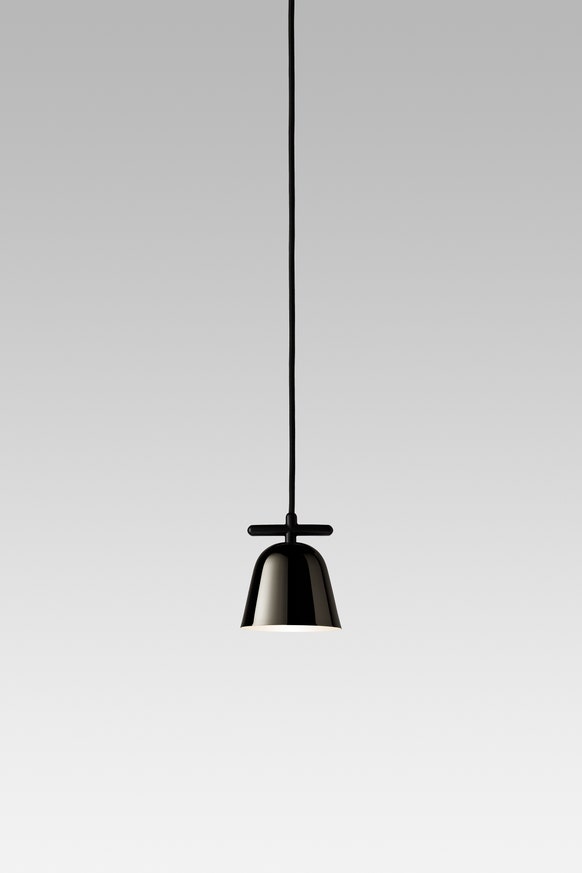 Suspension LIGHTO T PE NOIR MAT - COUPE EN CHROME NOIR de Parachilna Suspension LIGHTO T PE NOIR MAT - COUPE EN CHROME NOIR de Parachilna