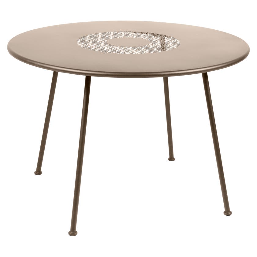 Table ronde LORETTE Ø.110 cm de Fermob, Muscade Table ronde LORETTE Ø.110 cm de Fermob, Muscade