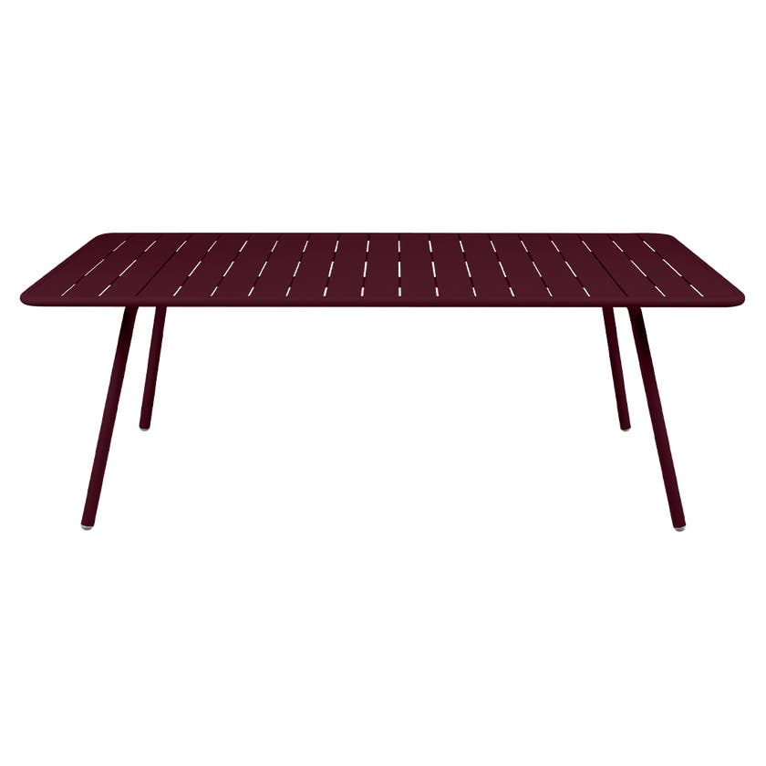 Table LUXEMBOURG pour 8 personnes de Fermob, Cerise noire Table LUXEMBOURG pour 8 personnes de Fermob, Cerise noire