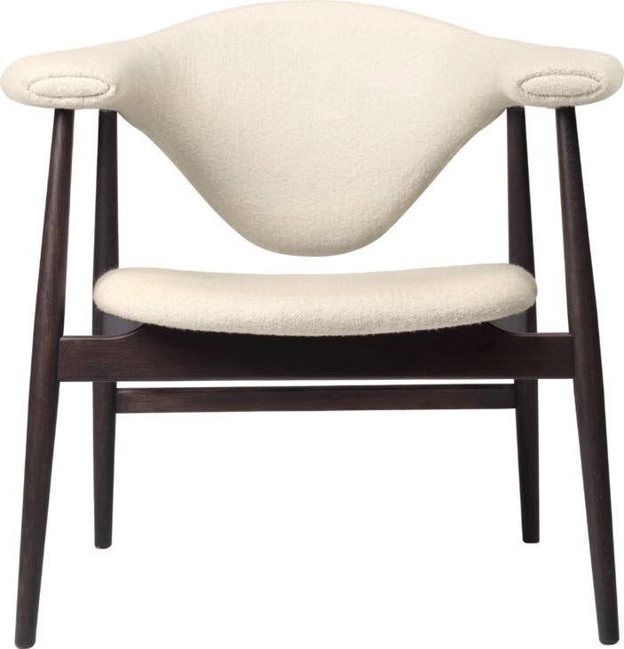 Fauteuil Lounge MASCULO avec piétement en bois de Gubi, Chêne fumé