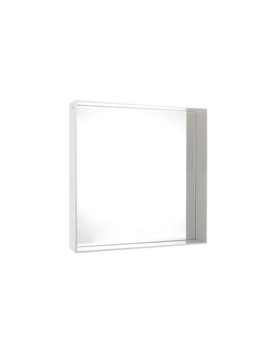 Miroir ONLY ME de Kartell, Blanc brillant, L.50 X H.50 X P.9 Miroir ONLY ME de Kartell, Blanc brillant, L.50 X H.50 X P.9