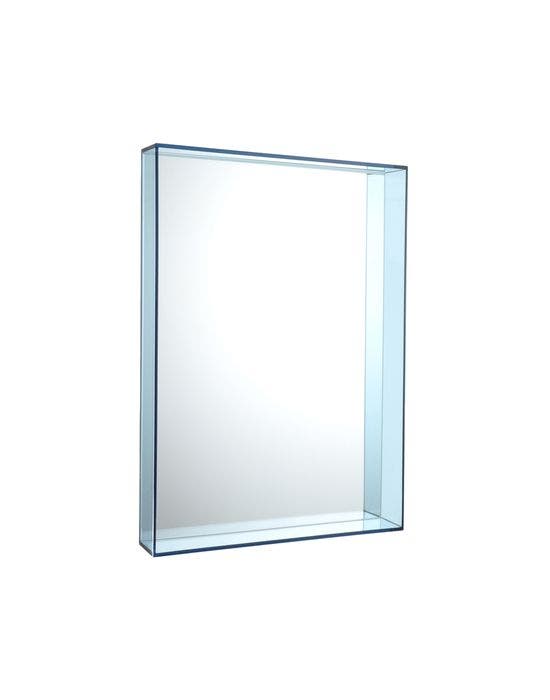 Miroir ONLY ME de Kartell, Bleu ciel transparent, L.50 X H.70 X P.9 Miroir ONLY ME de Kartell, Bleu ciel transparent, L.50 X H.70 X P.9