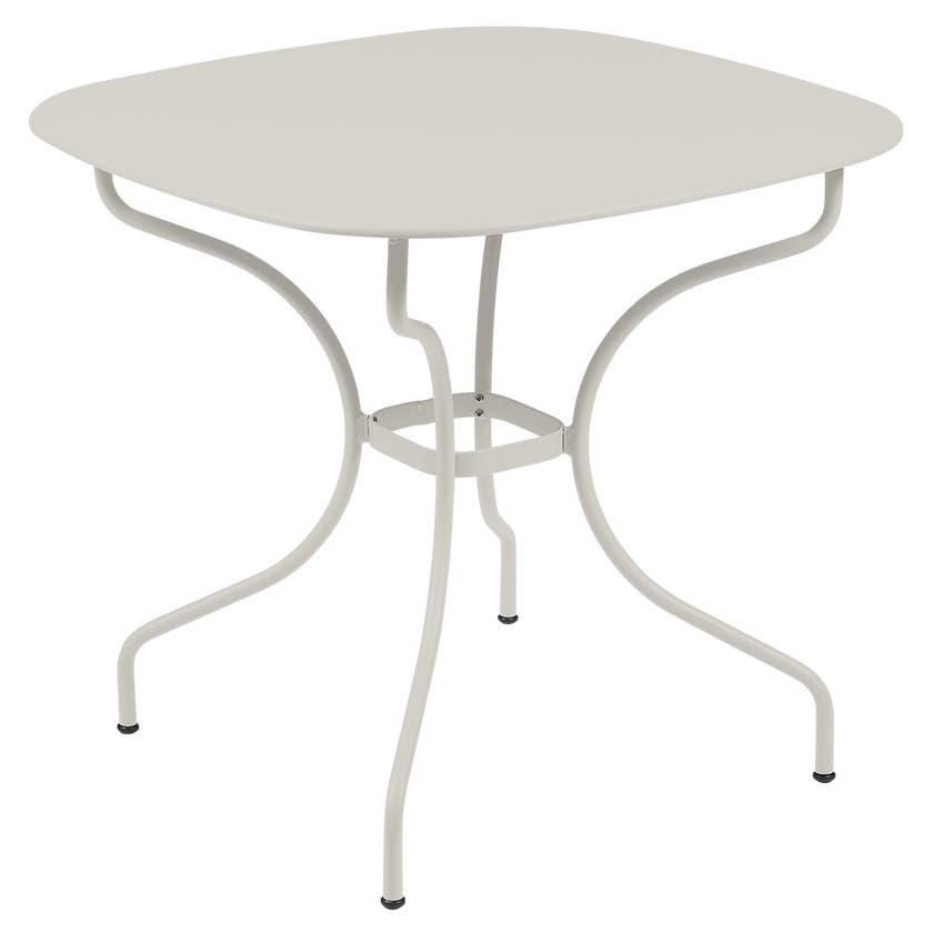 Table carronde OPÉRA + de Fermob, Gris argile Table carronde OPÉRA + de Fermob, Gris argile