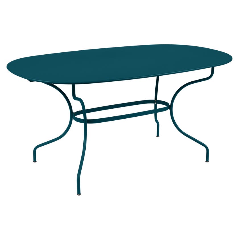 Table ovale 160x90 OPÉRA + de Fermob, bleu acapulco Table ovale 160x90 OPÉRA + de Fermob, bleu acapulco