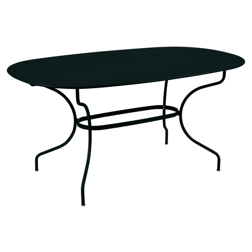 Table ovale 160x90 OPÉRA + de Fermob, Réglisse Table ovale 160x90 OPÉRA + de Fermob, Réglisse