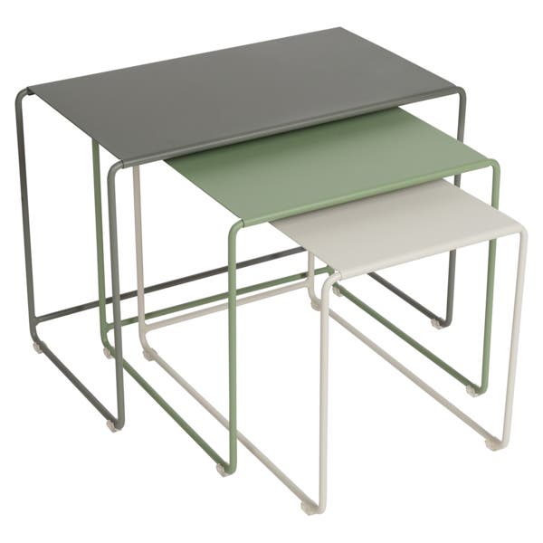 Trilogie de tables basses gigognes OULALA de Fermob, Évidence nature (romarin, cactus, gris argile) Trilogie de tables basses gigognes OULALA de Fermob, Évidence nature (romarin, cactus, gris argile)