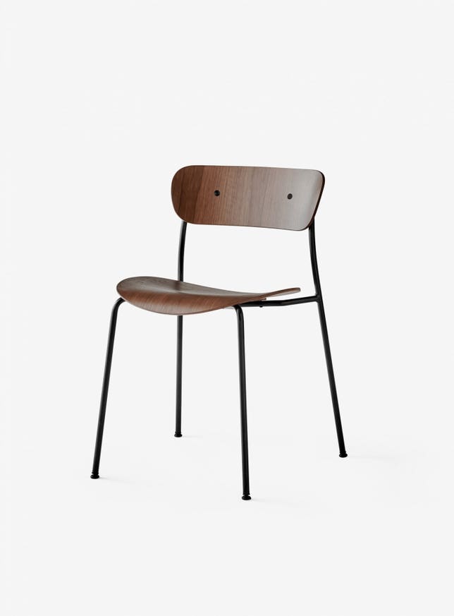 Chaise PAVILION AV1 de &TRADITION, Lacquered walnut Chaise PAVILION AV1 de &TRADITION, Lacquered walnut