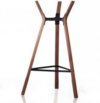 Porte-manteaux STEELWOOD de Magis, Structure en noyer américain noir et joints noir
