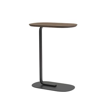 Table d'appoint RELATE de Muuto, Large, Structure noire, Chêne fumé