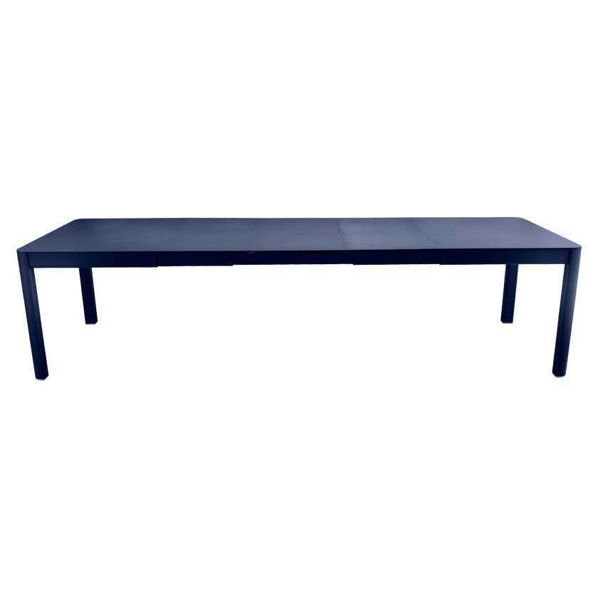 Table à allonges RIBAMBELLE de Fermob, 3 allonges, Bleu abysse Table à allonges RIBAMBELLE de Fermob, 3 allonges, Bleu abysse