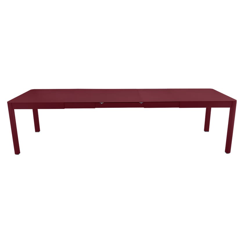 Table à allonges RIBAMBELLE de Fermob, 3 allonges, Cerise noire Table à allonges RIBAMBELLE de Fermob, 3 allonges, Cerise noire