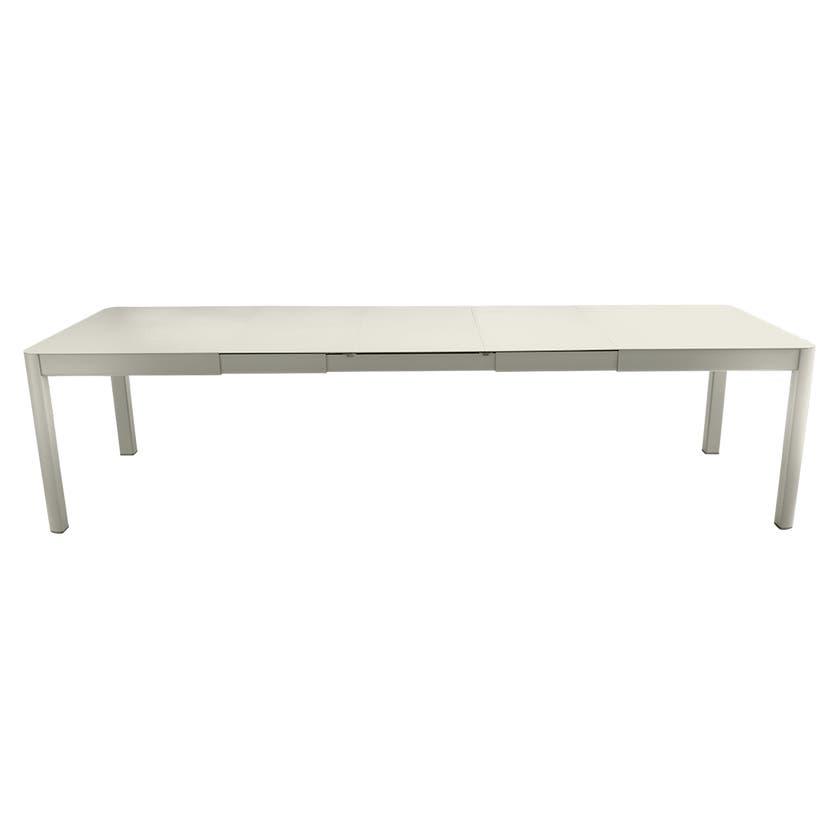 Table à allonges RIBAMBELLE de Fermob, 3 allonges, Gris Argile Table à allonges RIBAMBELLE de Fermob, 3 allonges, Gris Argile