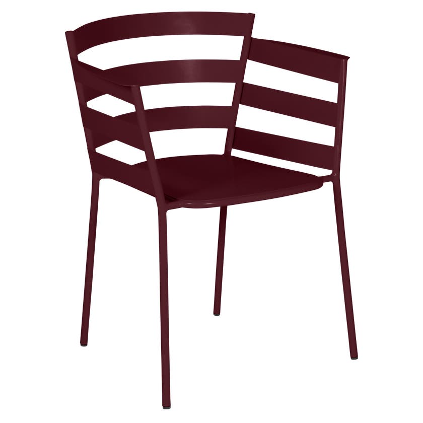Fauteuil RYTHMIC de Fermob, Cerise noire Fauteuil RYTHMIC de Fermob, Cerise noire
