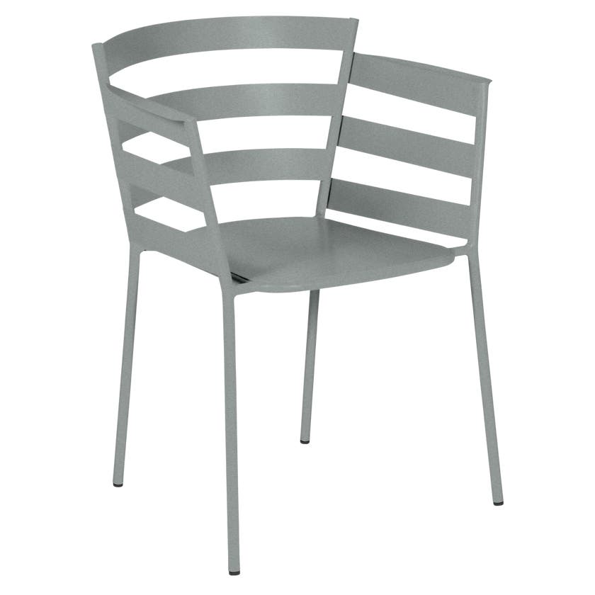 Fauteuil RYTHMIC de Fermob, Gris lapilli Fauteuil RYTHMIC de Fermob, Gris lapilli