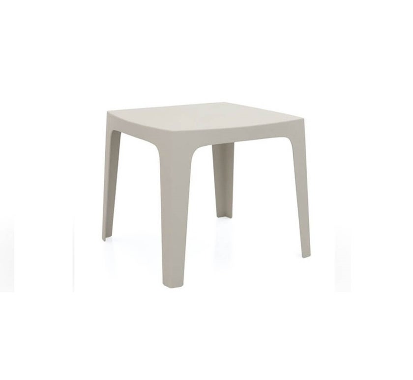 Table à manger SOLID de Vondom, Écru Table à manger SOLID de Vondom, Écru