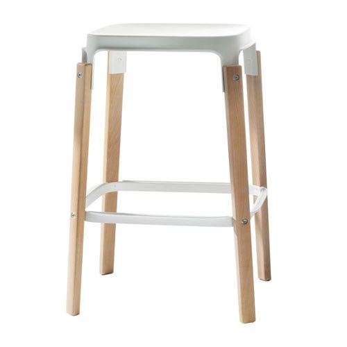 TABOURET STEELWOOD, H.68 cm, Piétement en hêtre naturel, assise et repose pied acier laqué blanc de MAGIS TABOURET STEELWOOD, H.68 cm, Piétement en hêtre naturel, assise et repose pied acier laqué blanc de MAGIS