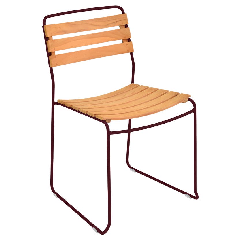 Chaise teck SURPRISING de Fermob, Cerise noire Chaise teck SURPRISING de Fermob, Cerise noire