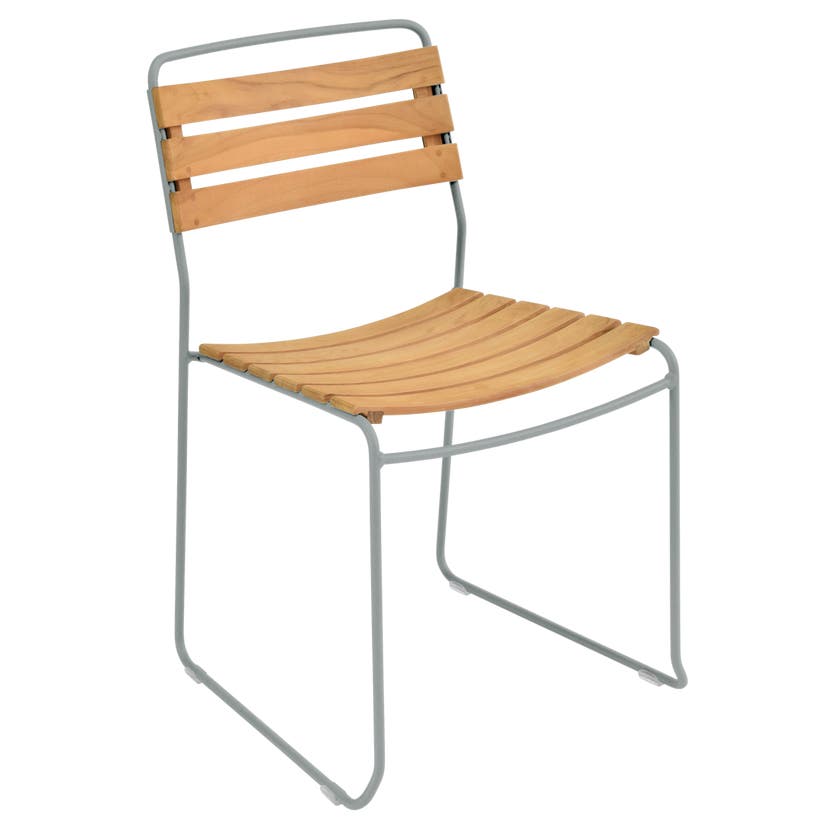 Chaise teck SURPRISING de Fermob, Gris lapilli Chaise teck SURPRISING de Fermob, Gris lapilli