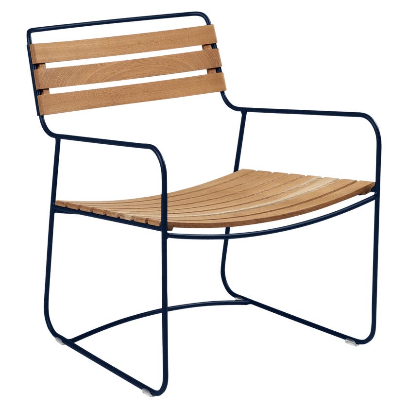 Fauteuil bas SURPRISING TECK de Fermob, Bleu abysse Fauteuil bas SURPRISING TECK de Fermob, Bleu abysse