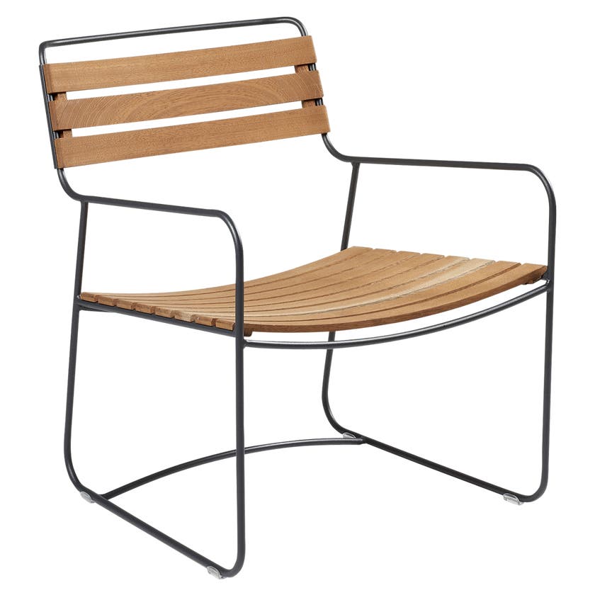 Fauteuil bas SURPRISING TECK de Fermob, Carbone Fauteuil bas SURPRISING TECK de Fermob, Carbone