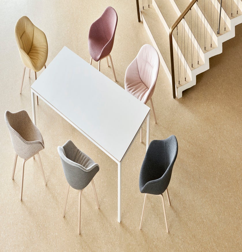 Fauteuil AAC 123 de Hay, Pieds en chêne vernis naturel, Tissu Hallingdal 200