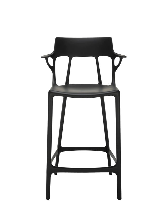 Tabouret haut avec dossier A.I STOOL de Kartell, 65 cm, Noir Tabouret haut avec dossier A.I STOOL de Kartell, 65 cm, Noir