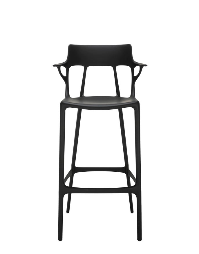 Tabouret haut avec dossier A.I STOOL de Kartell, 75 cm, Noir Tabouret haut avec dossier A.I STOOL de Kartell, 75 cm, Noir