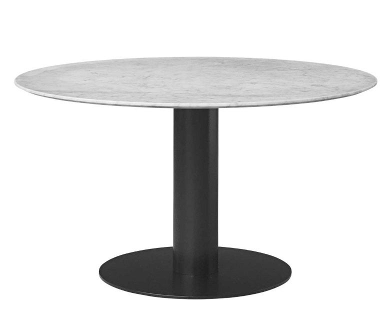 Table basse 2.0 de Gubi, Base noire, Marbre blanc Table basse 2.0 de Gubi, Base noire, Marbre blanc