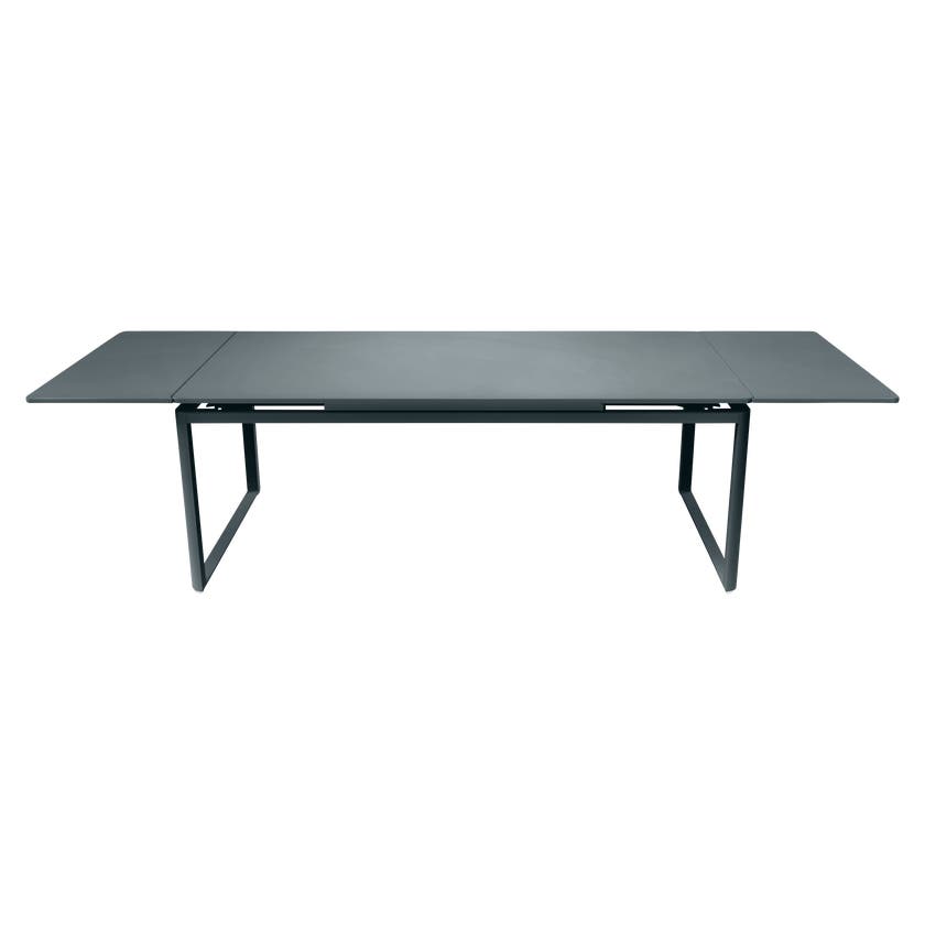 Table à allonges BIARRITZ de Fermob gris orage Table à allonges BIARRITZ de Fermob gris orage