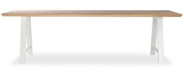 Table ALBERT A de Vincent Sheppard, 260 x 100 cm, Piétement blanc, Finition chêne naturel Table ALBERT A de Vincent Sheppard, 260 x 100 cm, Piétement blanc, Finition chêne naturel